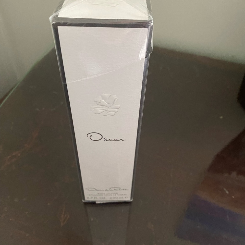 Oscar de la Renta, Oscar signature collection Body Lotion for women 6.7 oz.
